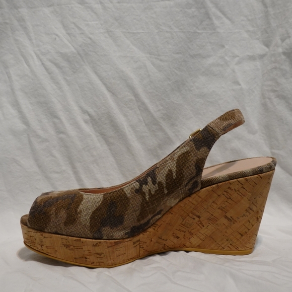 STUART WEITZMAN Camo Peep-Toe Slingback Cork Wedge Platform Sandals, size 9.5 - Picture 2 of 8